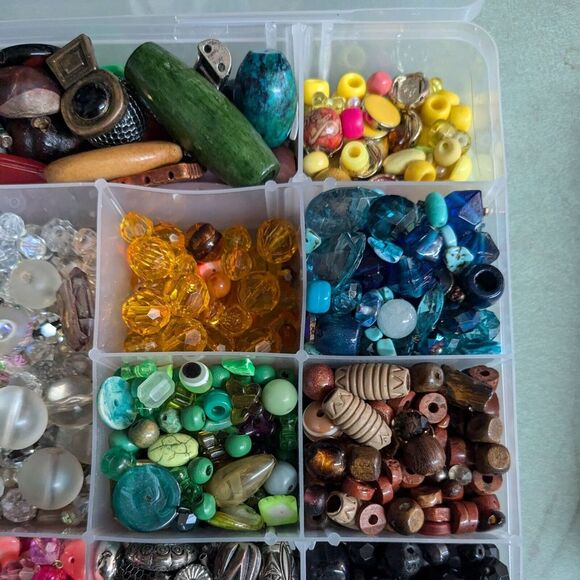 Vintage Now Bulk Jewelry Bead Lot Untested 200+ Mix and Match Glass Wood Stone - Picture 7 of 7